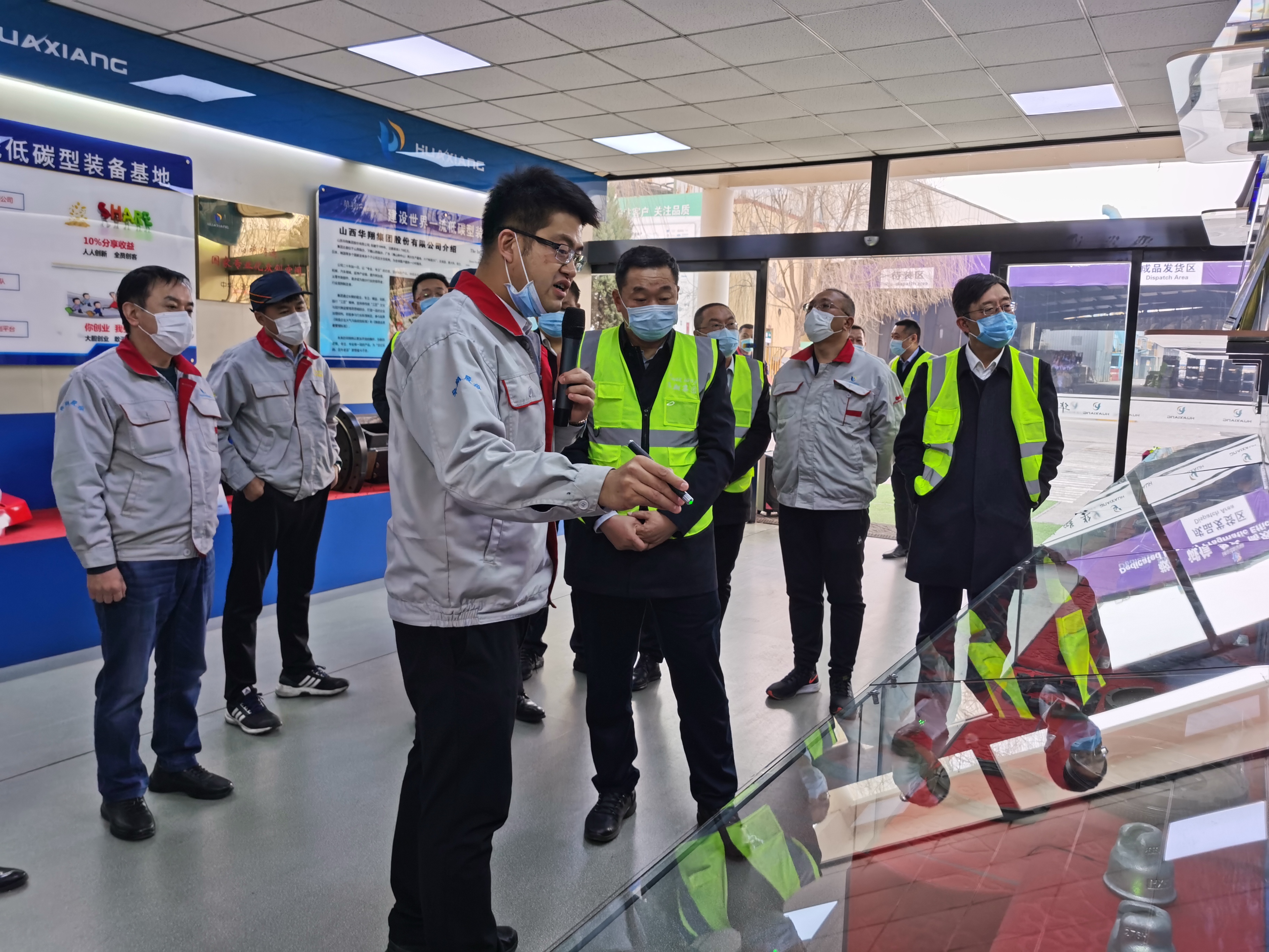 臨汾開(kāi)發(fā)區(qū)黨工委書(shū)記、管委會(huì)主任元福明一行蒞臨我司調(diào)研