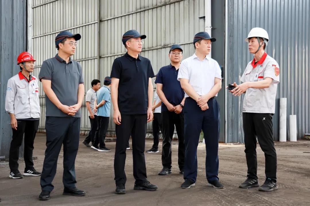 市委常委、副市長(zhǎng)、翼城縣委書記王淵到華翔（翼城）新材料科技園現(xiàn)場(chǎng)辦公