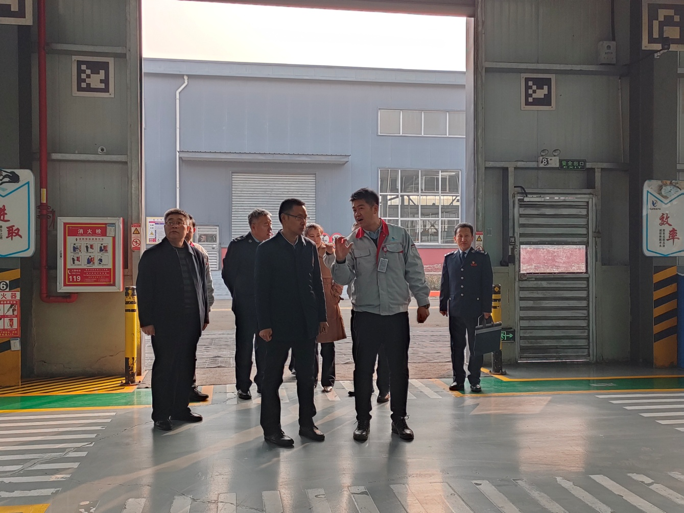 臨汾市稅務(wù)局黨委書記、局長張鎖林一行蒞臨我司調(diào)研服務(wù)