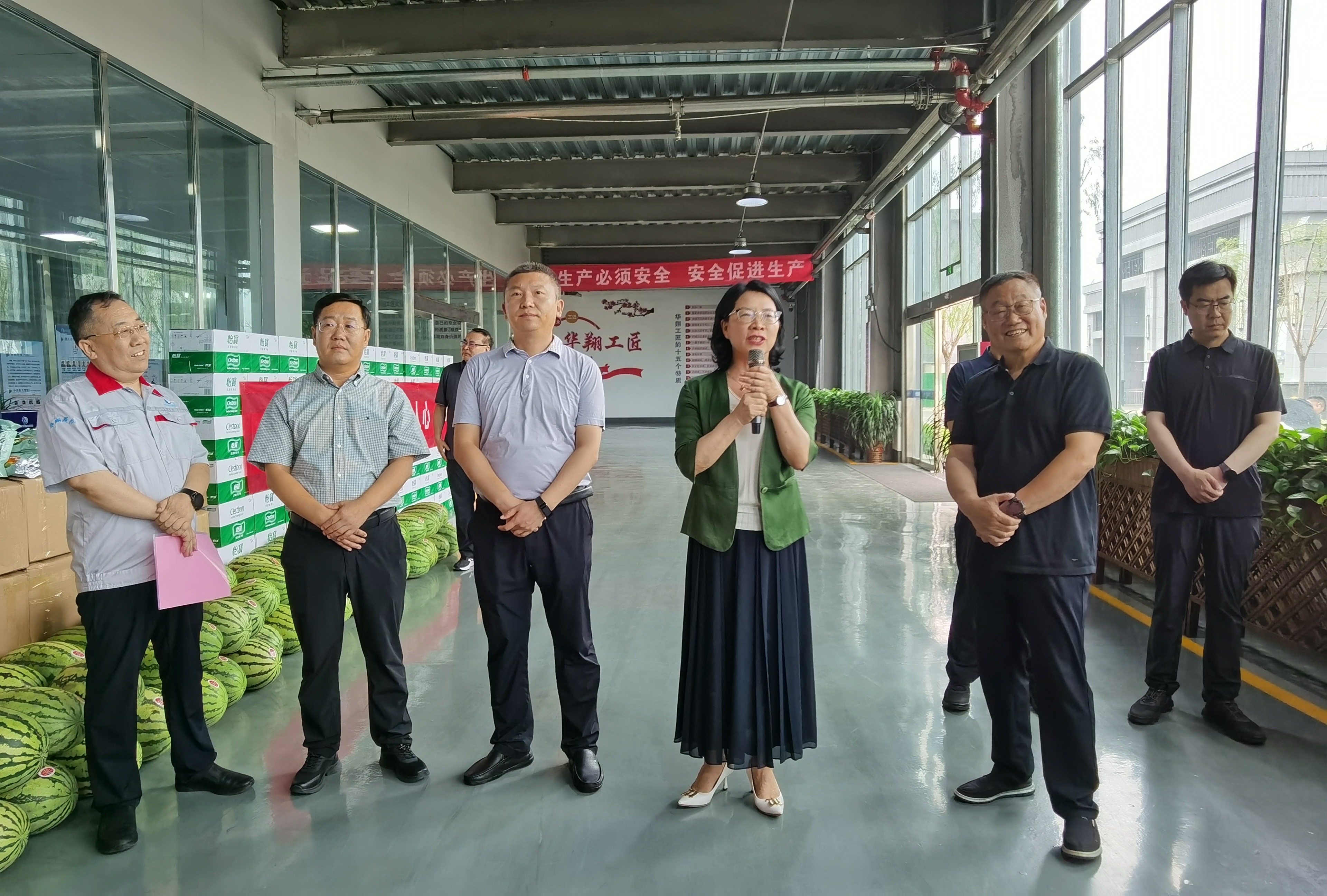 清涼慰問暖人心、凝心聚力鼓干勁