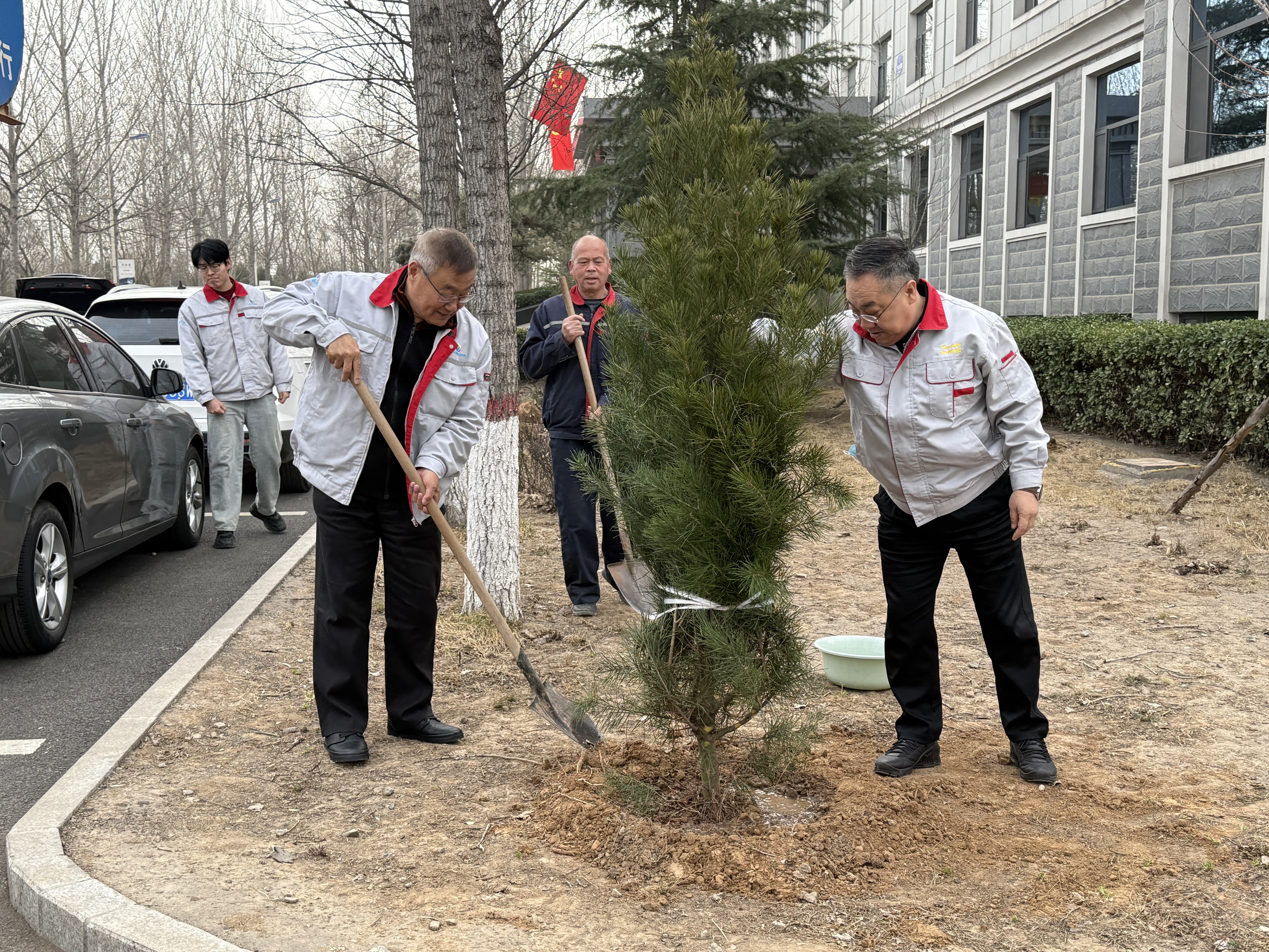 綠意盎然  共筑美好 ——華翔股份植樹(shù)節(jié)種樹(shù)活動(dòng)圓滿(mǎn)落幕